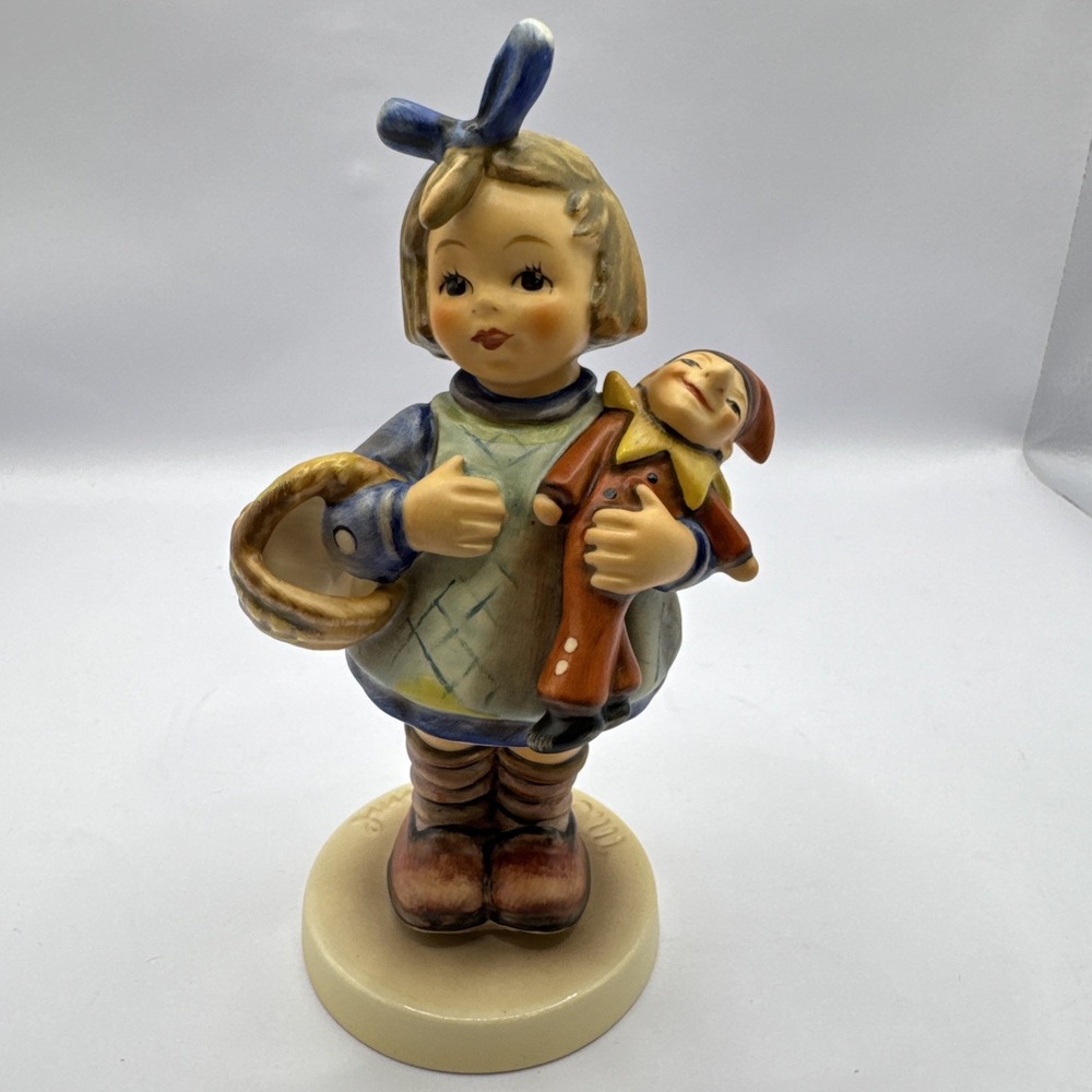 Goebel M I Hummel Figurine. What Now. Special Edition No. 7. Hum 422. W. Germany